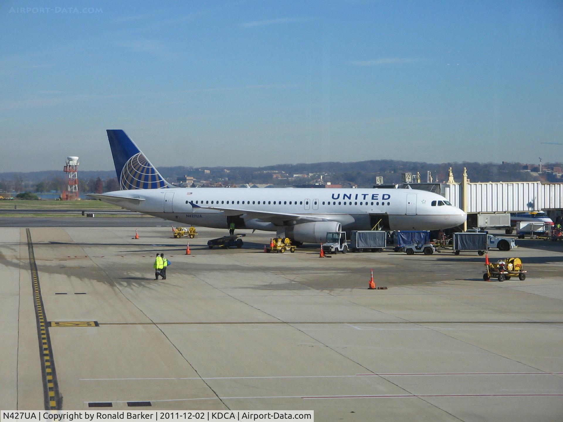 N427UA, 1995 Airbus A320-232 C/N 512, DCA, VA