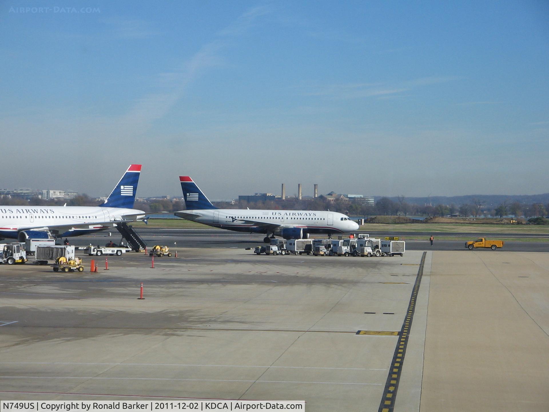 N749US, 2000 Airbus A319-112 C/N 1313, DCA, VA