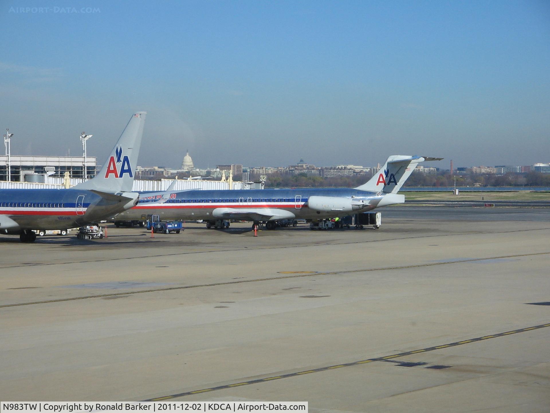 N983TW, 1999 McDonnell Douglas MD-83 (DC-9-83) C/N 53633, DCA, VA
