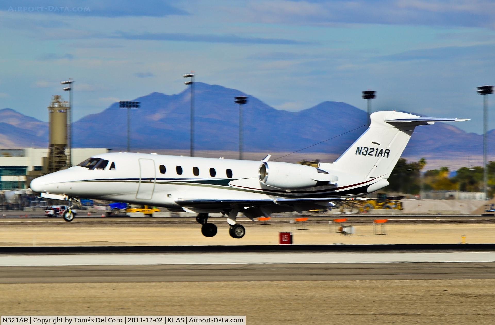 N321AR, 1988 Cessna 650 Citation III C/N 650-0151, N321AR 1988 Cessna 650 C/N 650-0151

Las Vegas - McCarran International (LAS / KLAS)
USA - Nevada, December 02, 2011
Photo: Tomás Del Coro