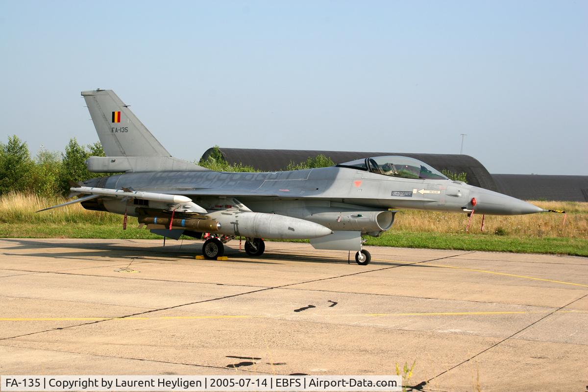FA-135, 1991 SABCA F-16AM Fighting Falcon C/N 6H-135, Fully bombed during an Open Day at Florennes Airbase