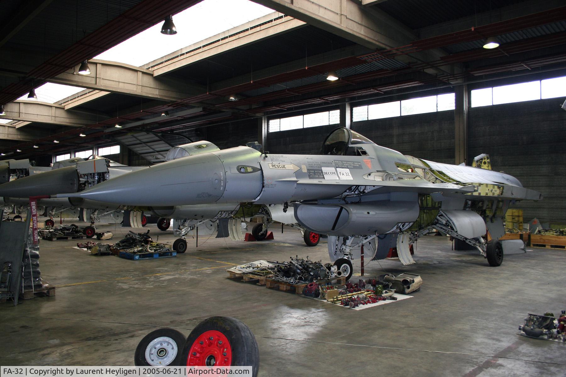 FA-32, SABCA F-16A Fighting Falcon C/N 6H-32, Being dismantled at Rocourt, Belgium