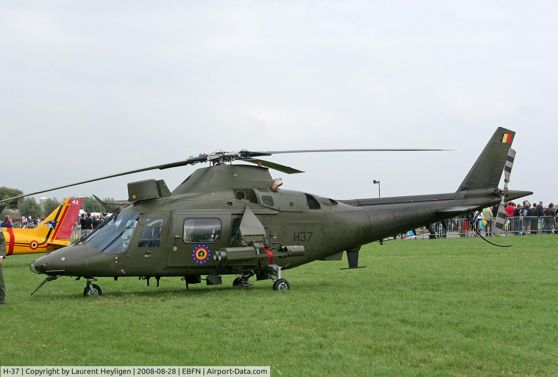 H-37, Agusta A-109BA C/N 0337, Koksijde Airshow 2008