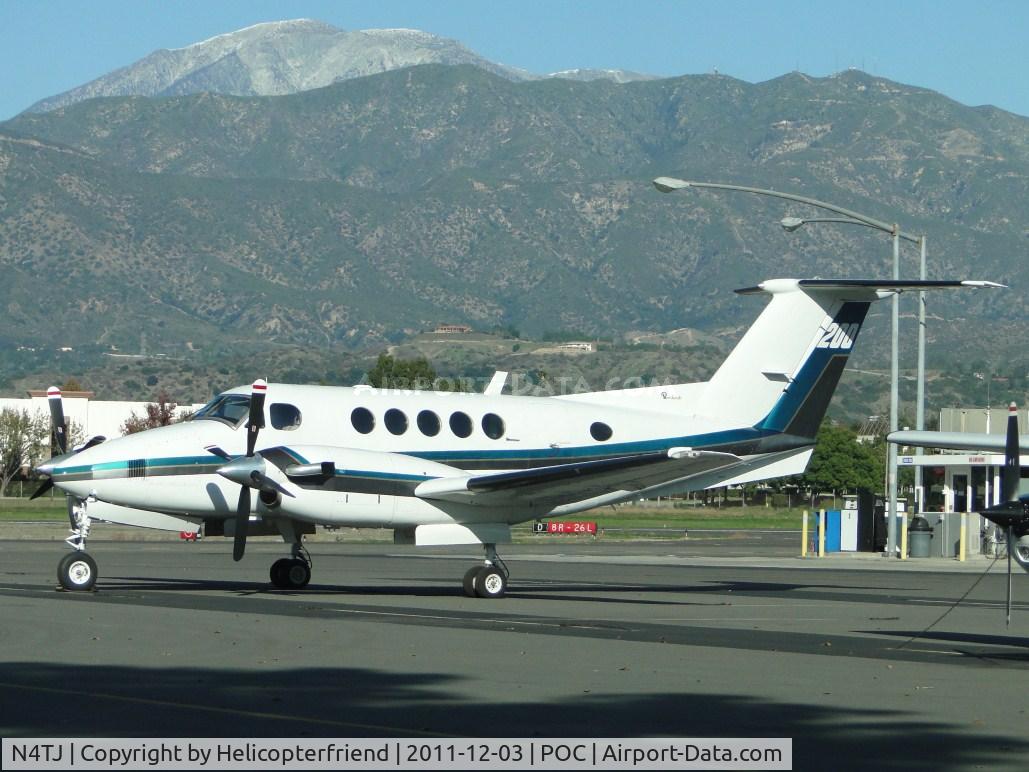 N4TJ, 1975 Beech 200 King Air C/N BB-40, Parked in transient parking