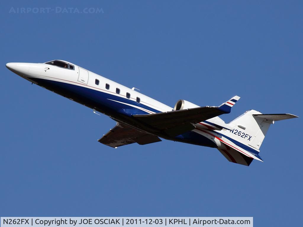 N262FX, 2007 Learjet Inc 60 C/N 323, Leaving Philly