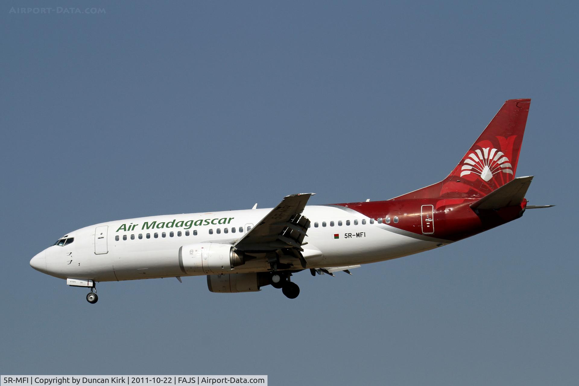 5R-MFI, 1994 Boeing 737-3Q8 C/N 26301, On finals to JNB