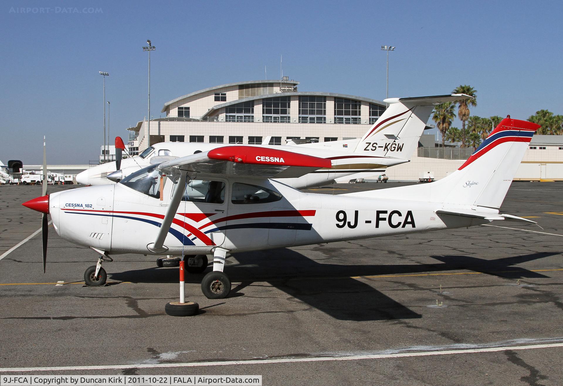 9J-FCA, Cessna 182R Skylane C/N 182-67713, c/n unknown for this Zambian Cessna 182R at Lanseria
