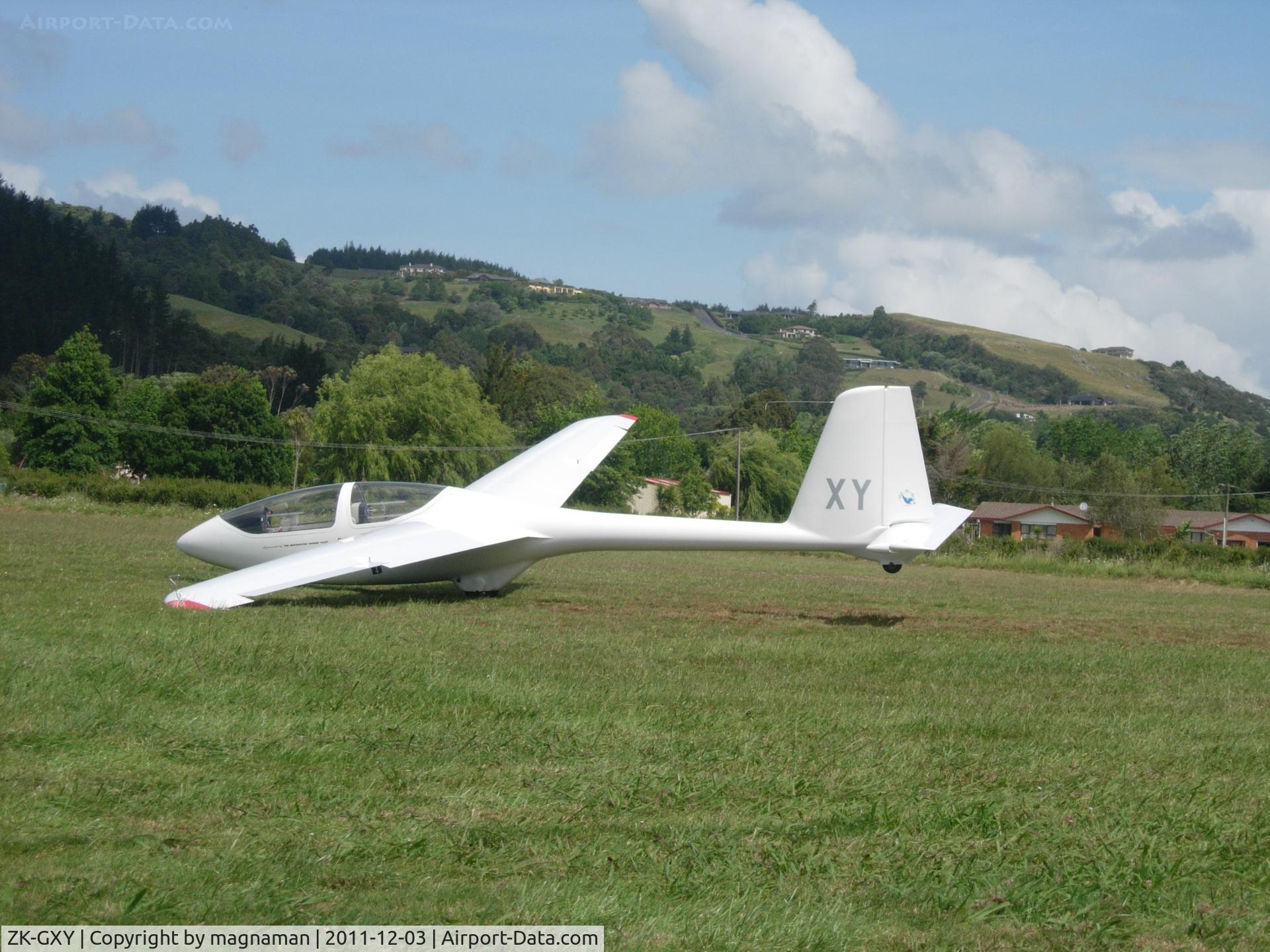 ZK-GXY, PZL-Swidnik PW-6U C/N 78.01.07, Awaiting next flight at sunny Drury. A great gliding strip about 30 mins south of Auckland CBD off SH1.