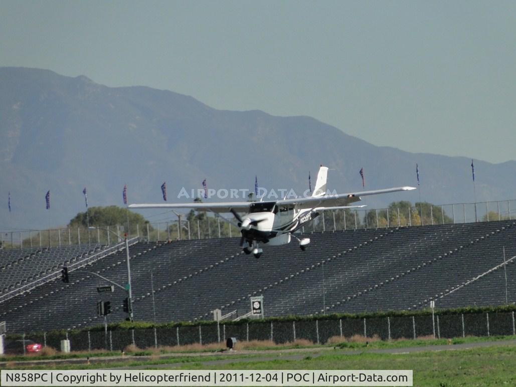 N858PC, 1999 Cessna T206H Turbo Stationair C/N T20608037, On final for runway 26L
