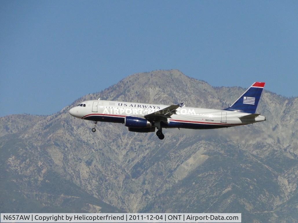 N657AW, 1999 Airbus A320-232 C/N 1083, On final for runway 26R