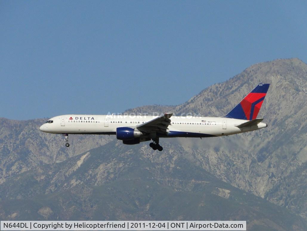 N644DL, 1989 Boeing 757-232 C/N 23998, On final for runway 26R