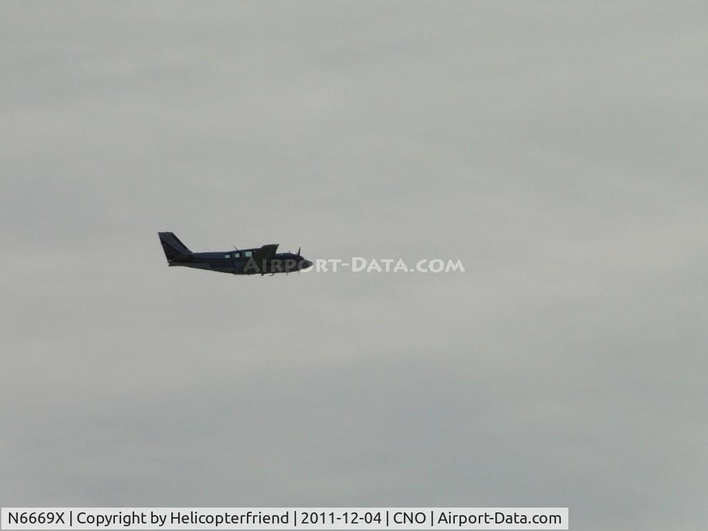 N6669X, 1979 Beech 58TC Baron C/N TK-108, Flying with sun in the bacground and heading west