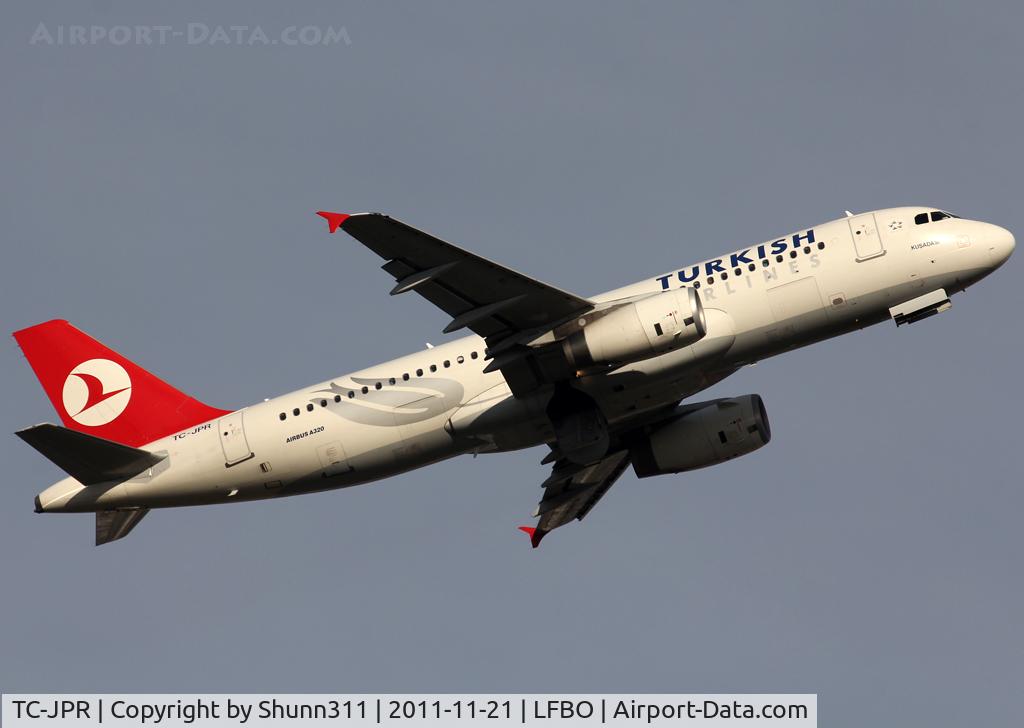 TC-JPR, 2008 Airbus A320-232 C/N 3654, On take off to IST...