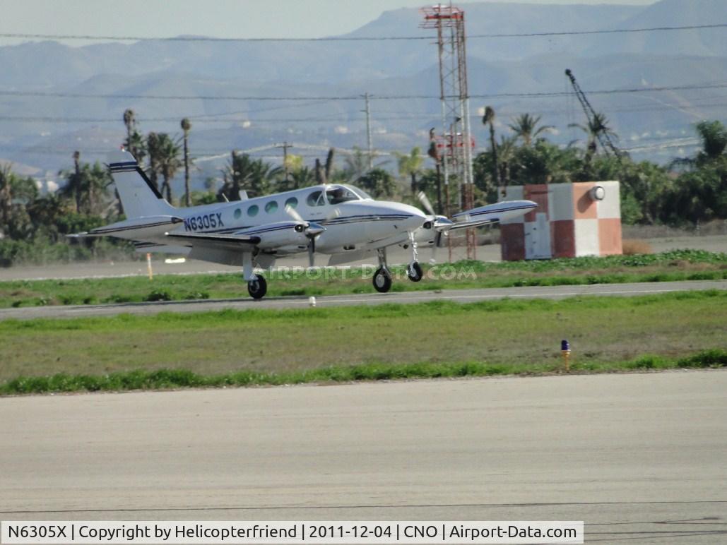 N6305X, 1978 Cessna 340A C/N 340A0476, Landing on runway 26R