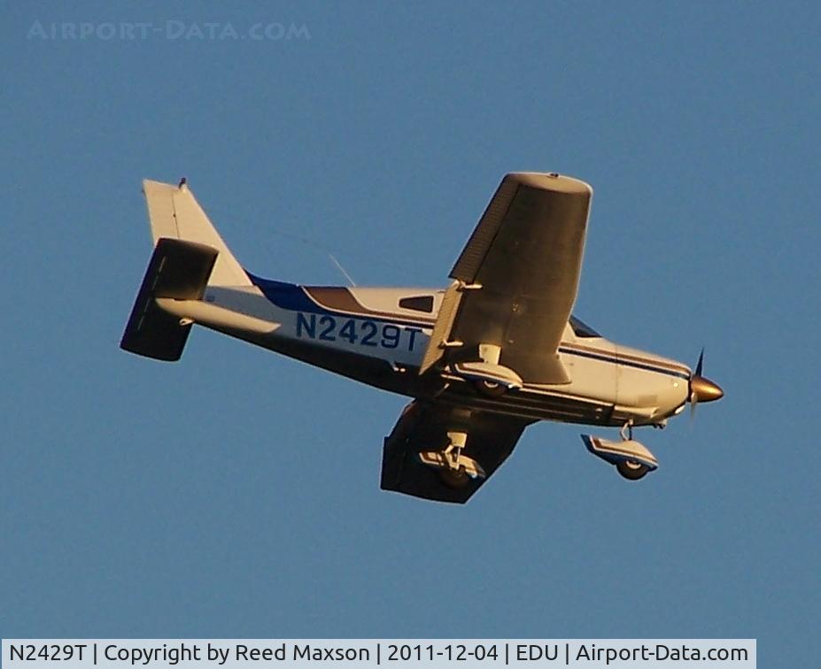 N2429T, 1976 Piper PA-28-181 C/N 28-7690390, On final, EDU