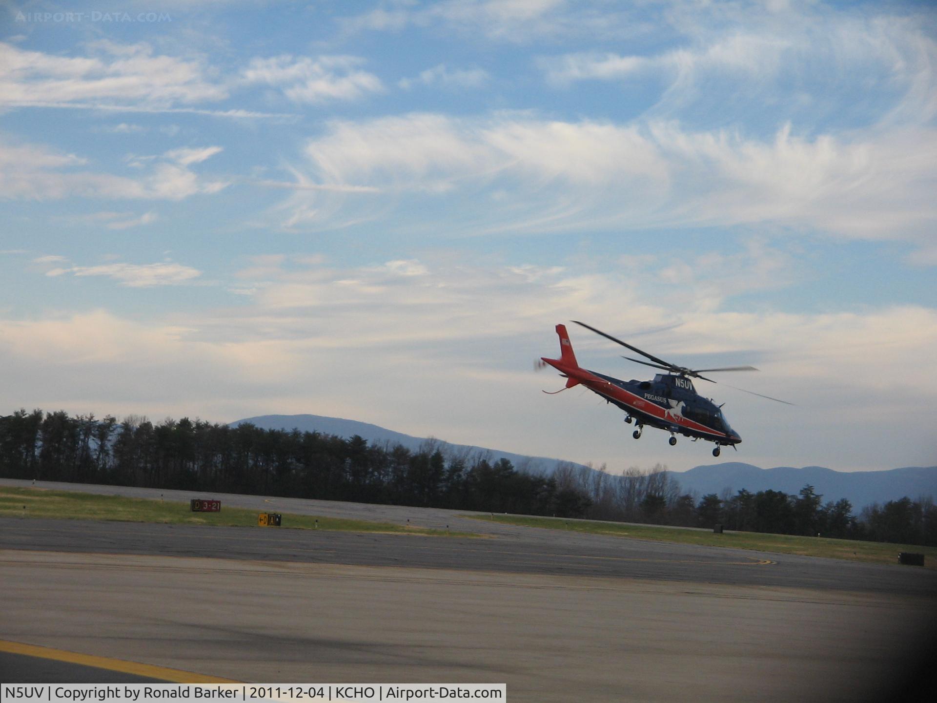 N5UV, Agusta A-109E C/N 11150, Pegasus departing CHO