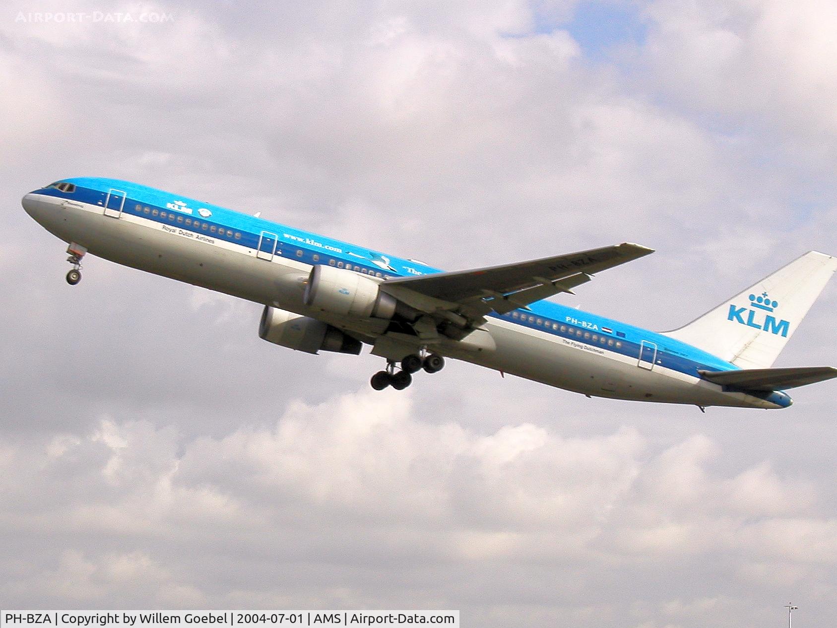 PH-BZA, 1995 Boeing 767-306/ER C/N 27957, Take off from runway 36L of Schiphol Airport 
(In the colours with the Swan)