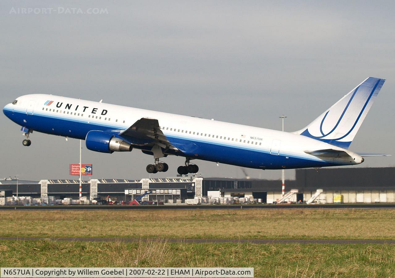 N657UA, 1993 Boeing 767-322 C/N 27112, Take off from runway 24 of Schiphol Airport
