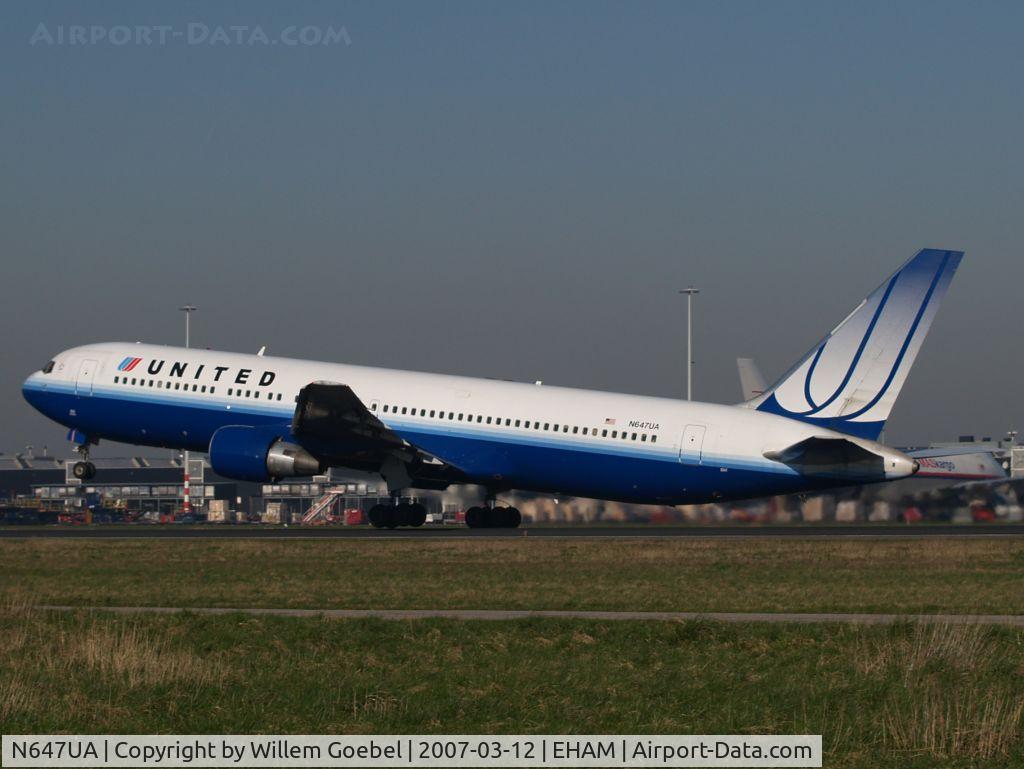 N647UA, 1992 Boeing 767-322 C/N 25284, Take off from runway 36L of Schiphol Airport