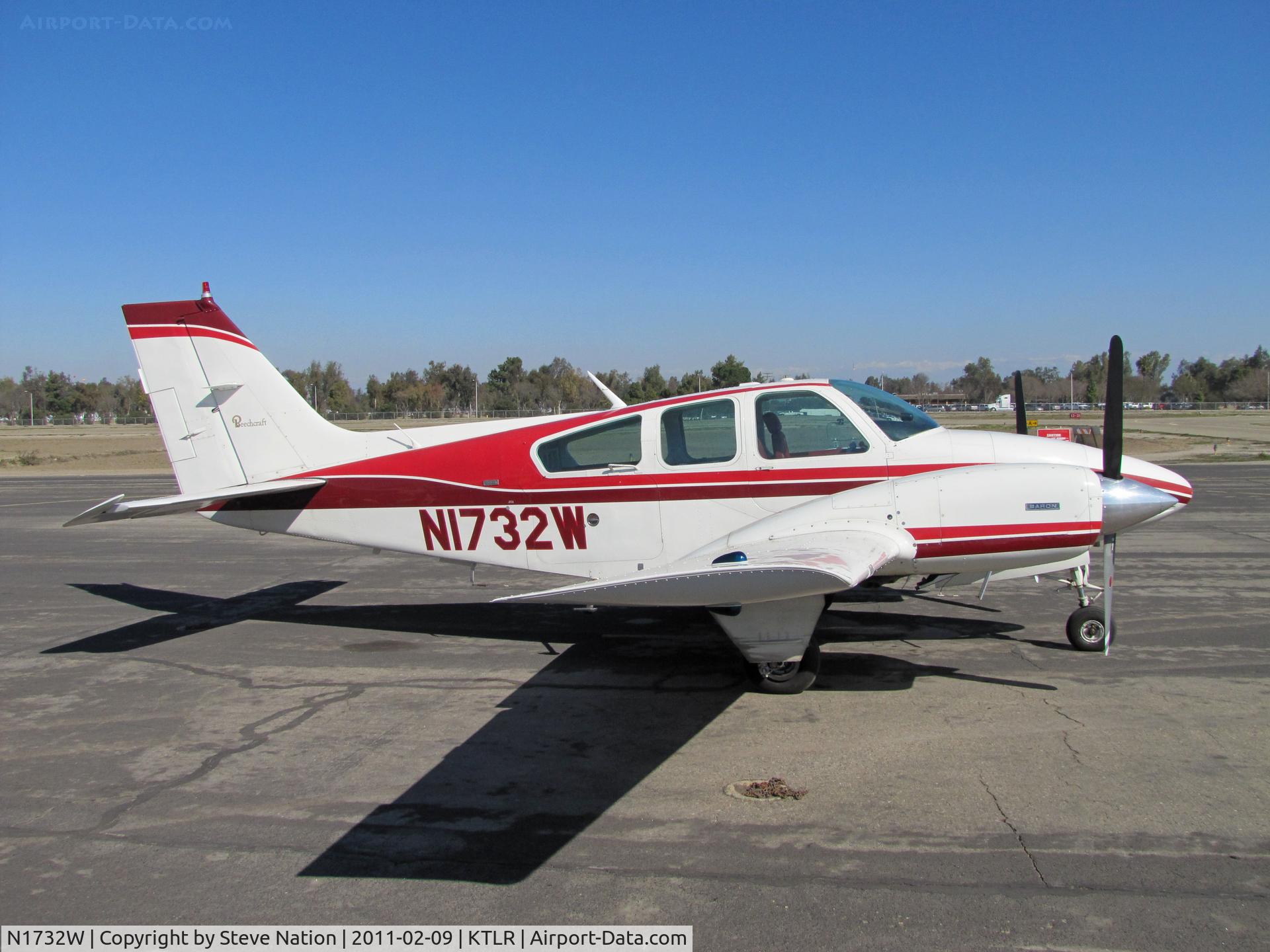 N1732W, 1972 Beech 95-B55 (T42A) Baron C/N TC-1492, Salinas, CA based 1972 Beech 95-B55 Baron @ Tulare, CA