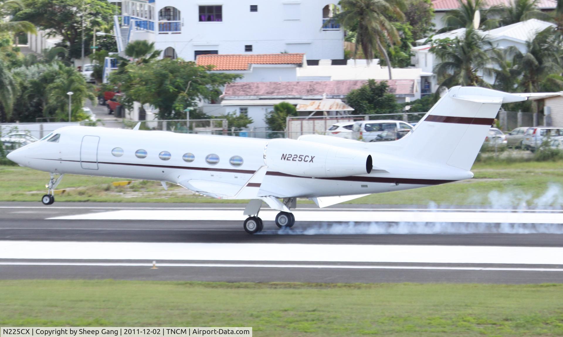 N225CX, 2001 Gulfstream Aerospace G-IV C/N 1467, n225CX at TNCM