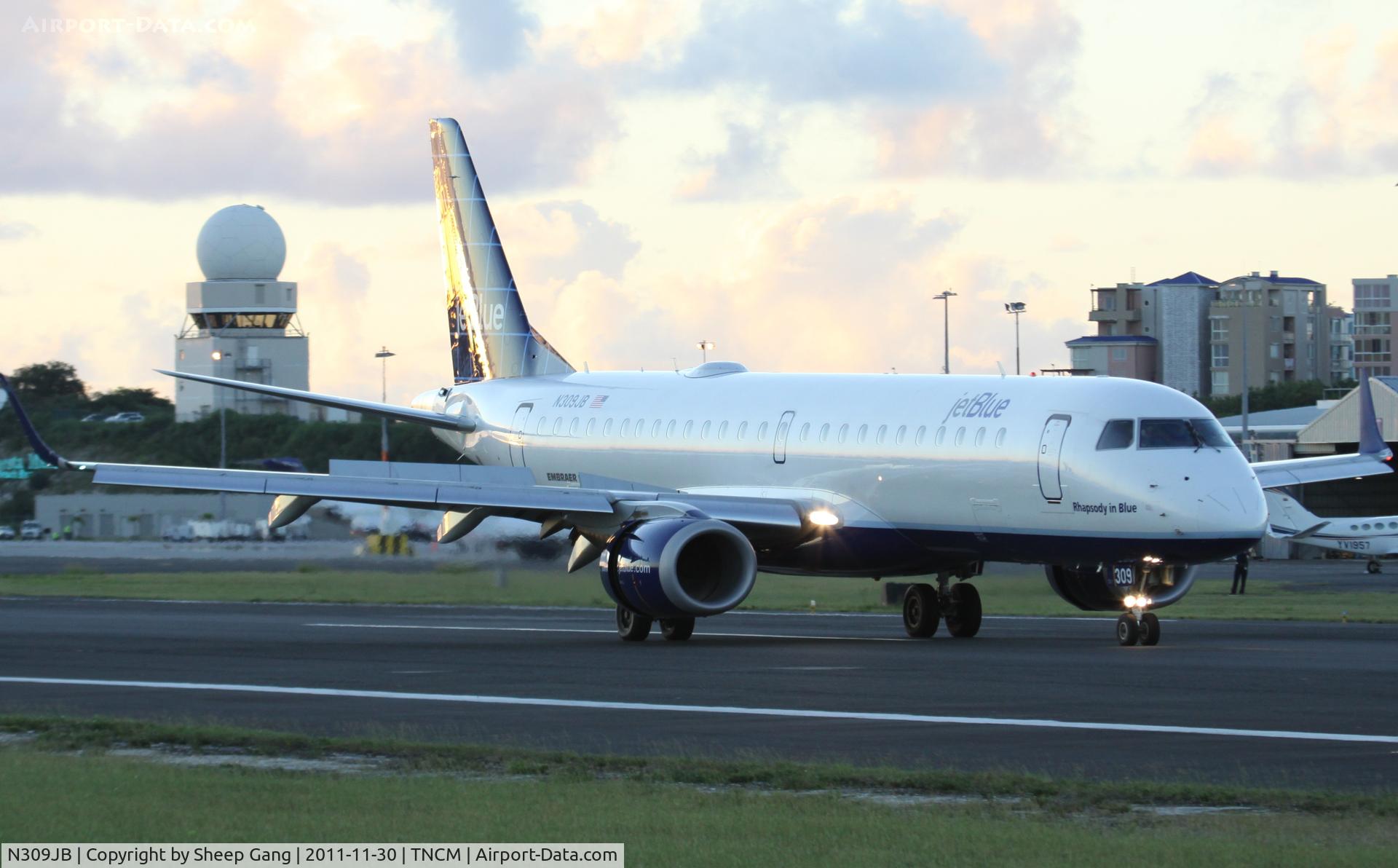 N309JB, Embraer ERJ-190-100 IGW 190AR C/N 19000289, N309JB at TNCM