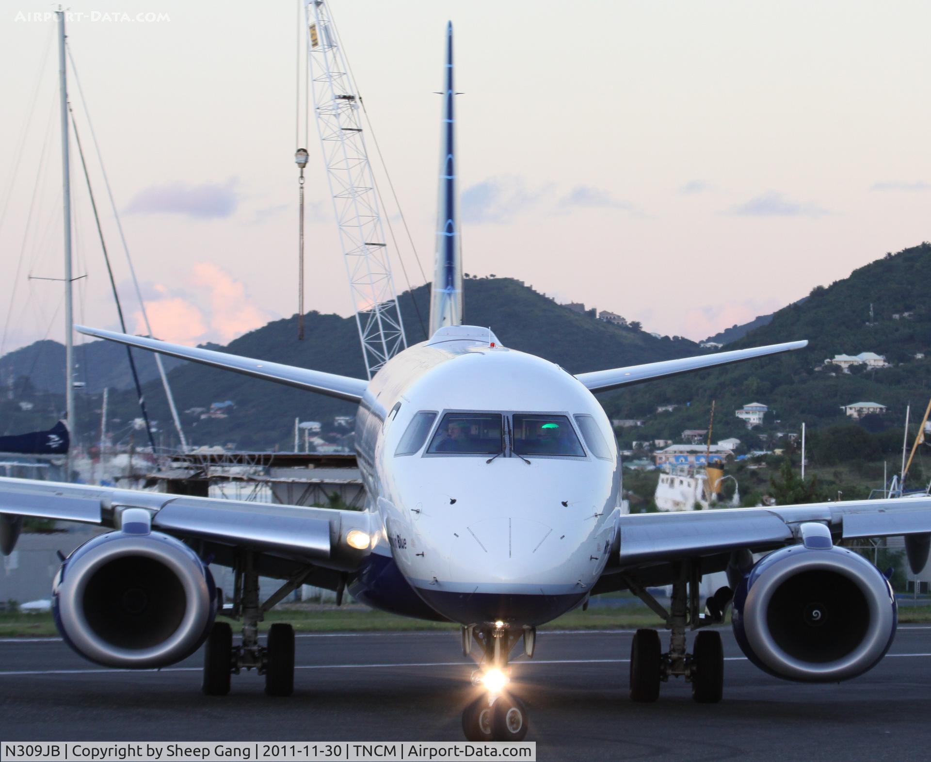 N309JB, Embraer ERJ-190-100 IGW 190AR C/N 19000289, N309JB at TNCM