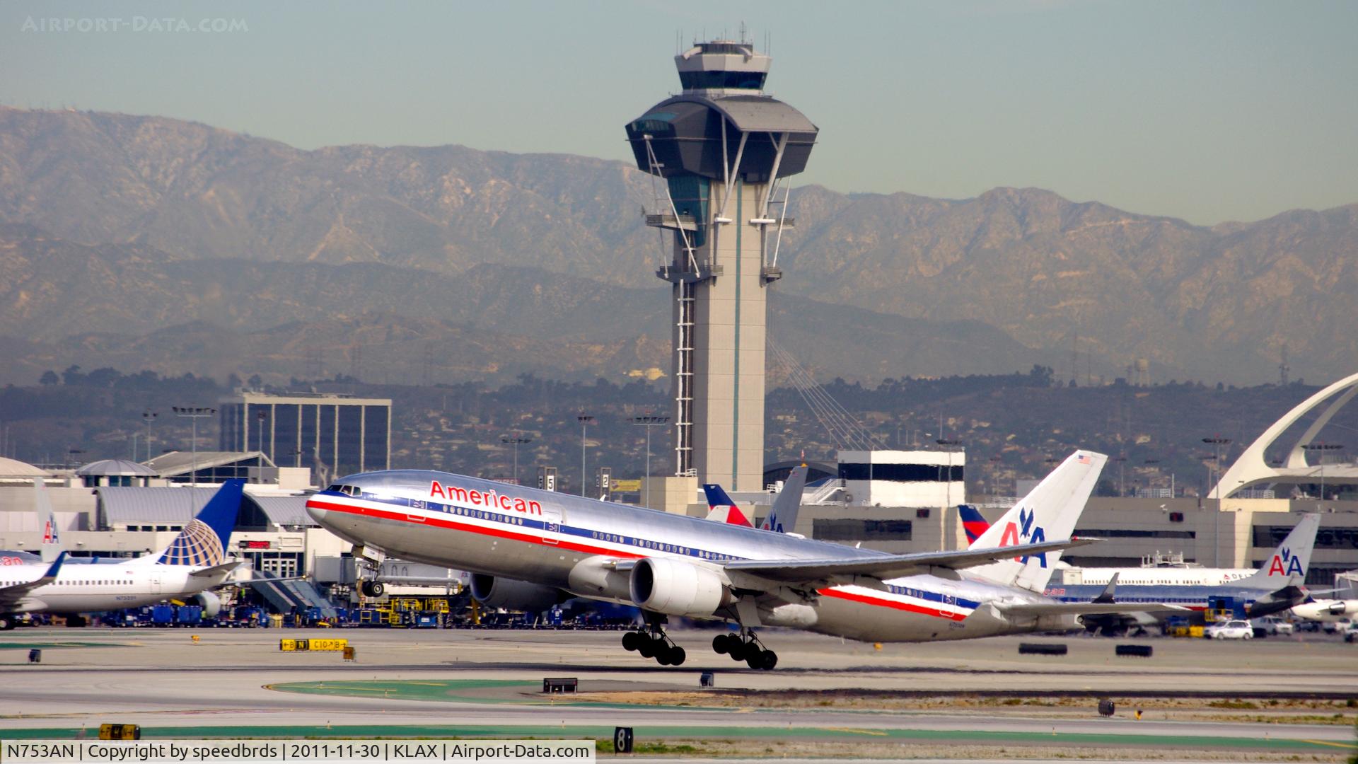 N753AN, 2001 Boeing 777-223 C/N 30261, American Airlines departing 25R mid-field