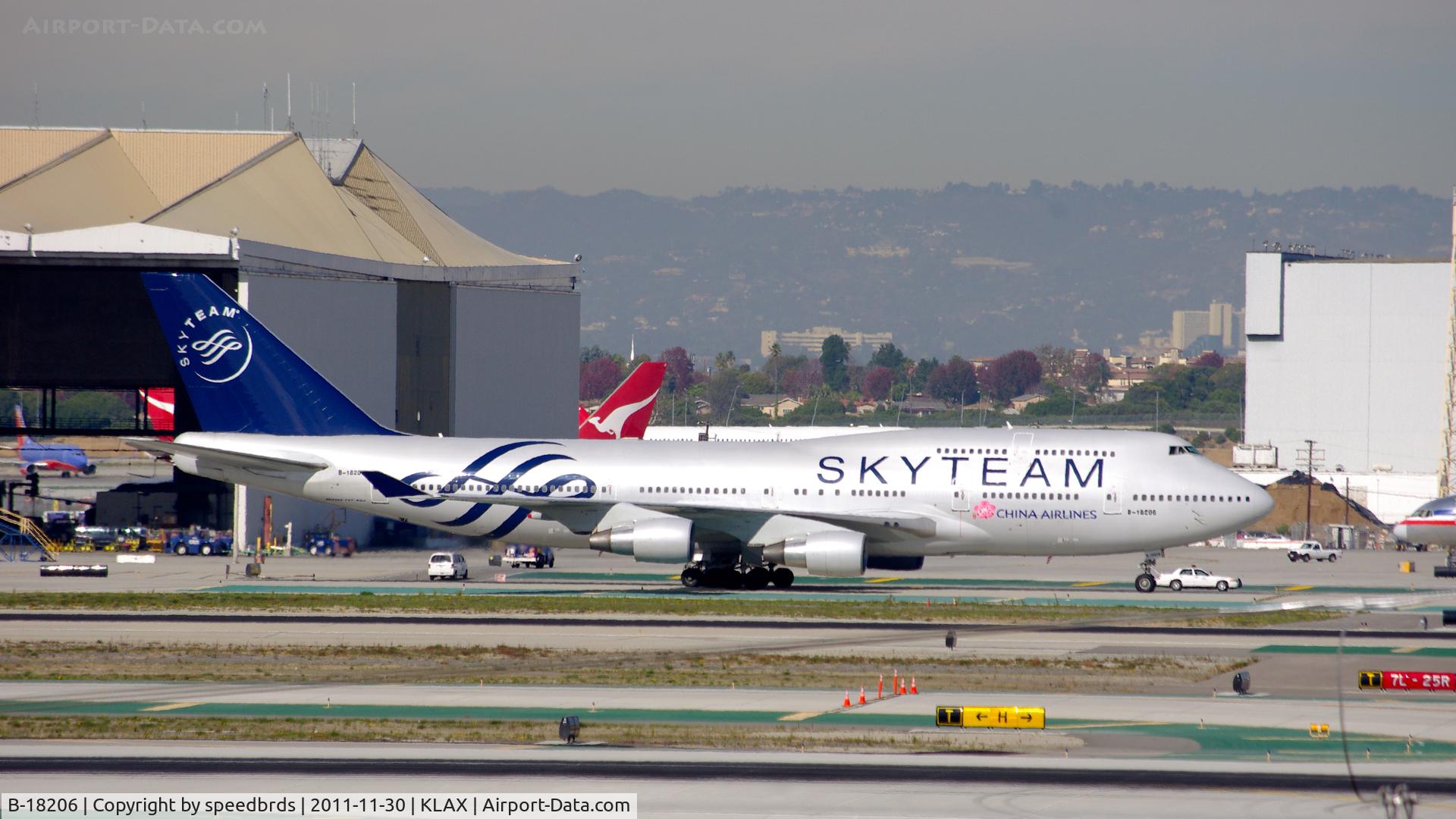 B-18206, 1998 Boeing 747-409 C/N 29030, China Airlines taxiing to gate dressed in the 