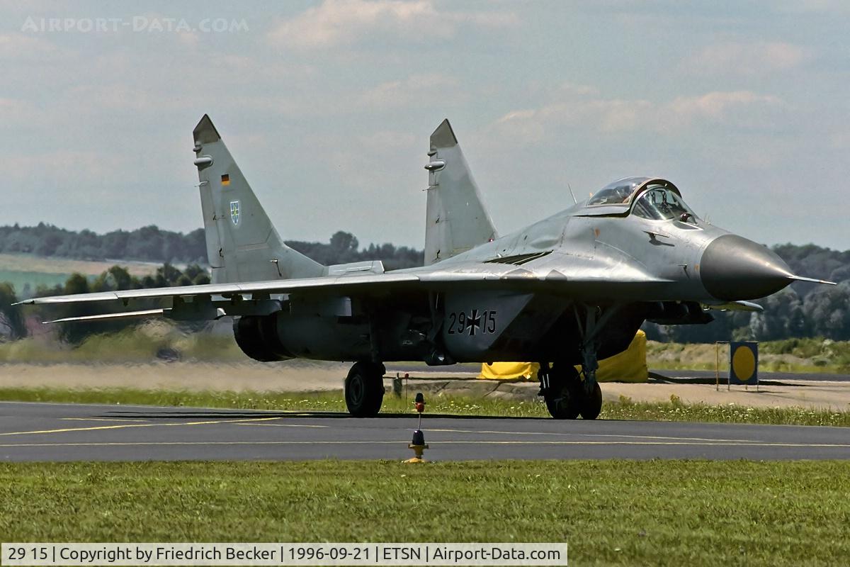 29 15, Mikoyan-Gurevich MiG-29G C/N 2960526300/3704, taxying to the active