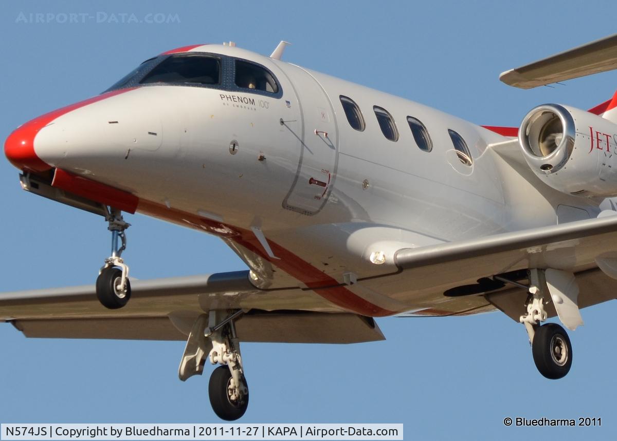N574JS, 2009 Embraer EMB-500 Phenom 100 C/N 50000046, On final 17L.