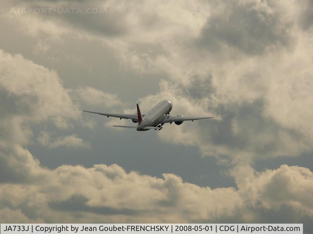 JA733J, 2005 Boeing 777-346/ER C/N 32432, JAL take off