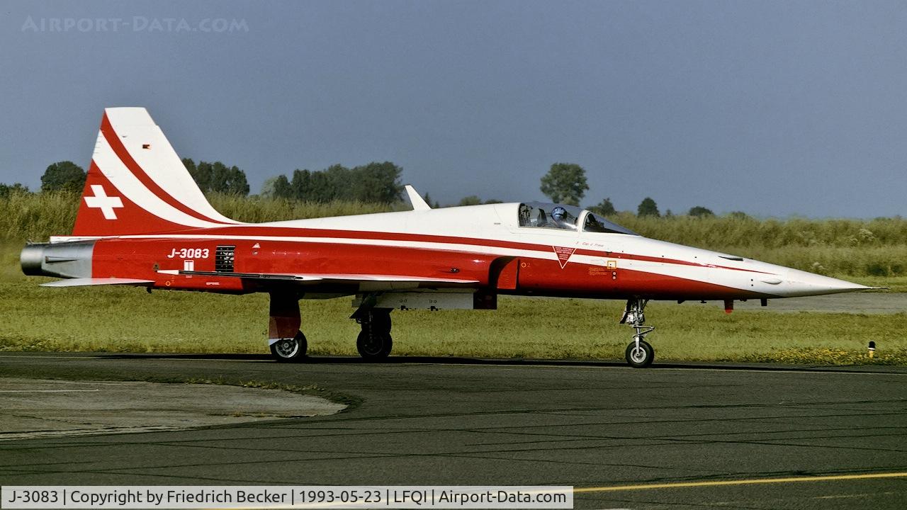 J-3083, Northrop F-5E Tiger II C/N L.1083, taxying back to the flightline