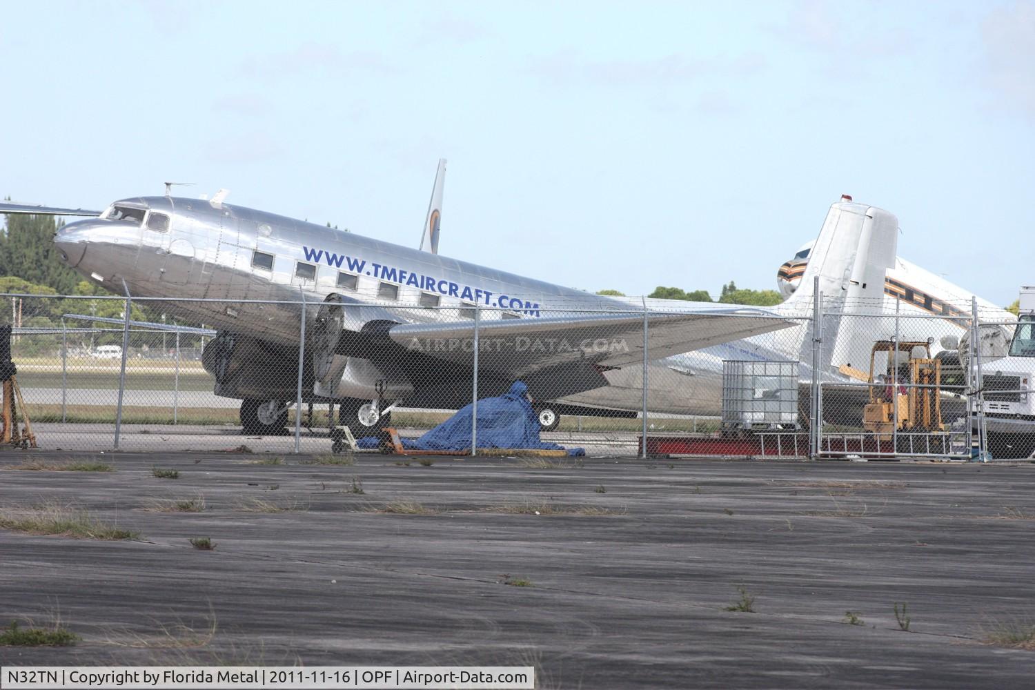 N32TN, 1951 Douglas VC-117D Skytrain C/N 43301, C-117D