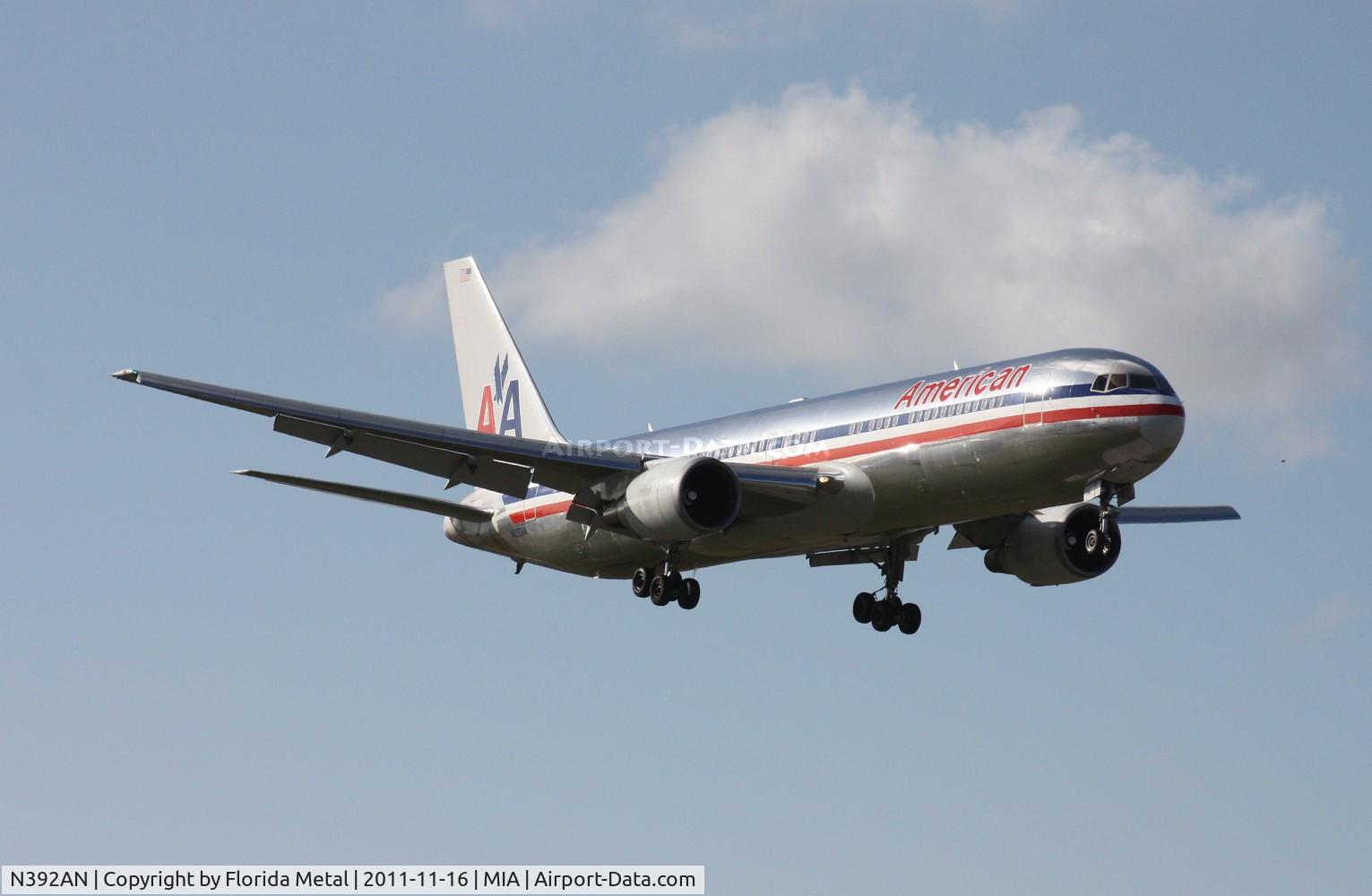 N392AN, 1998 Boeing 767-323 C/N 29429, American 767