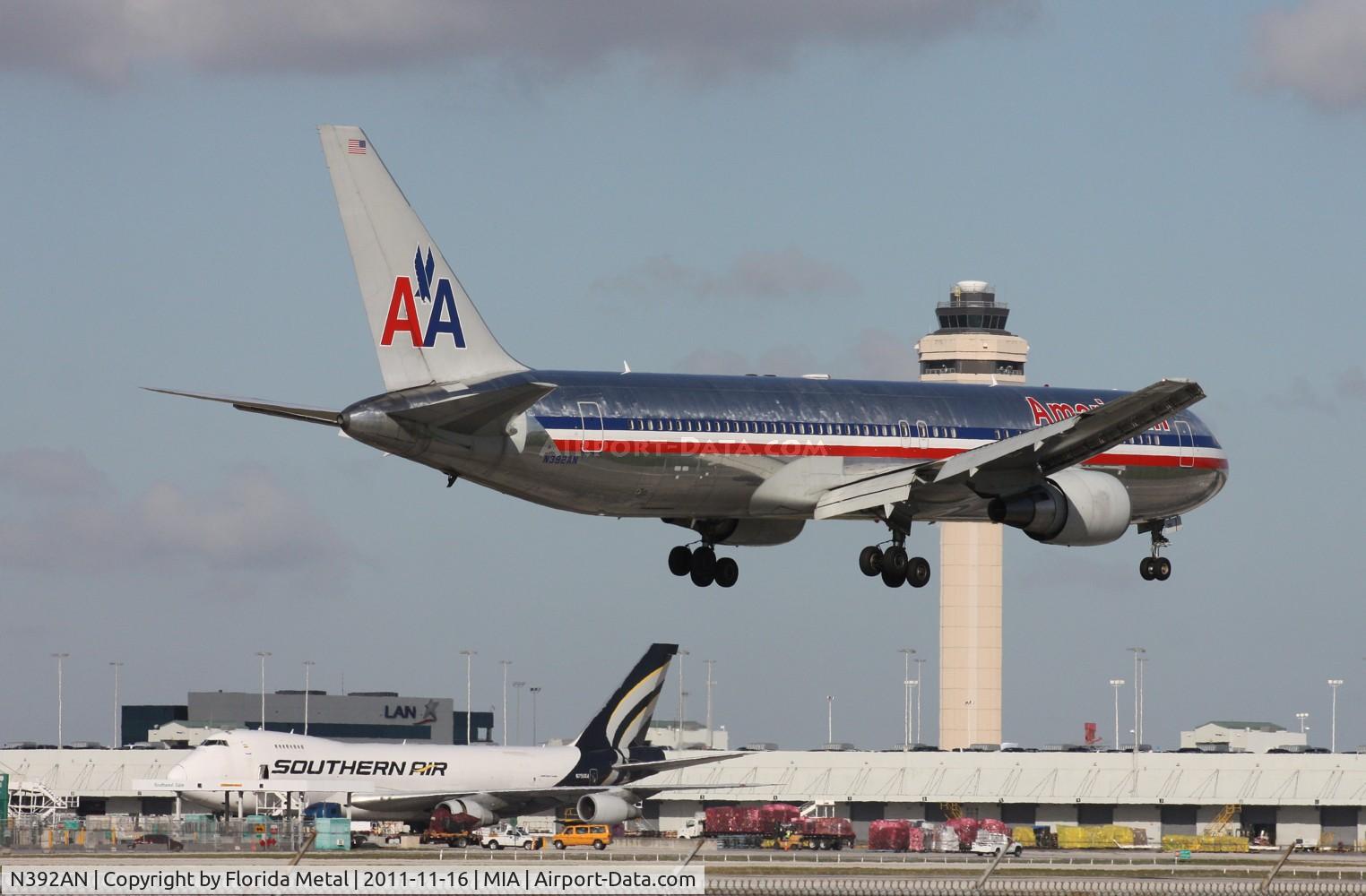 N392AN, 1998 Boeing 767-323 C/N 29429, American 767