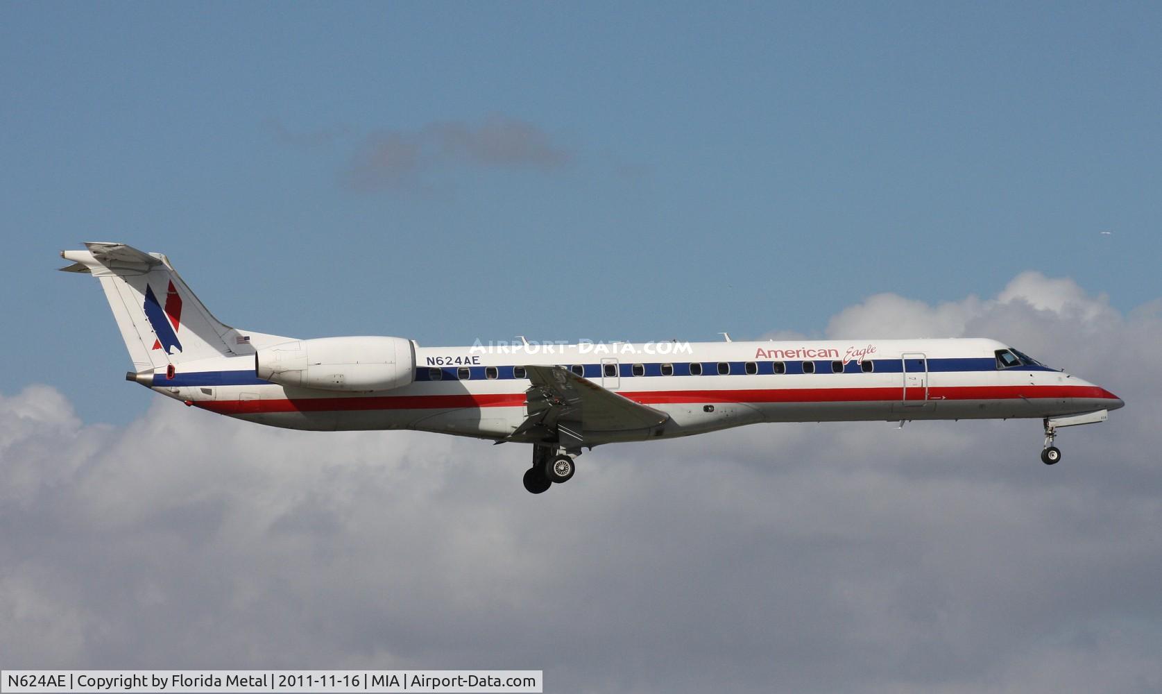 N624AE, 1999 Embraer ERJ-145LR (EMB-145LR) C/N 145111, Eagle E145