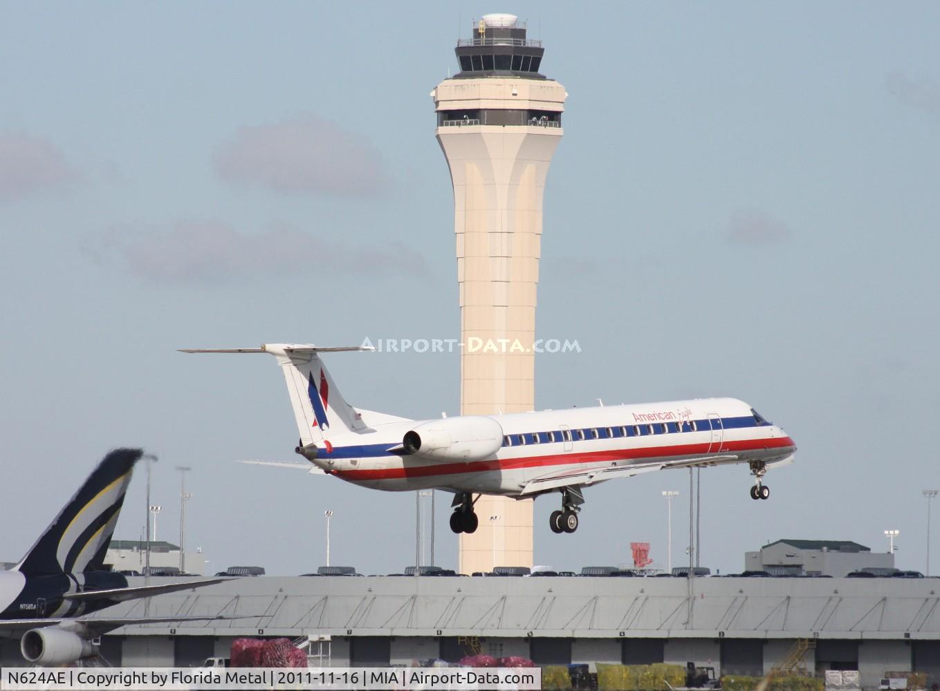 N624AE, 1999 Embraer ERJ-145LR (EMB-145LR) C/N 145111, Eagle E145LR