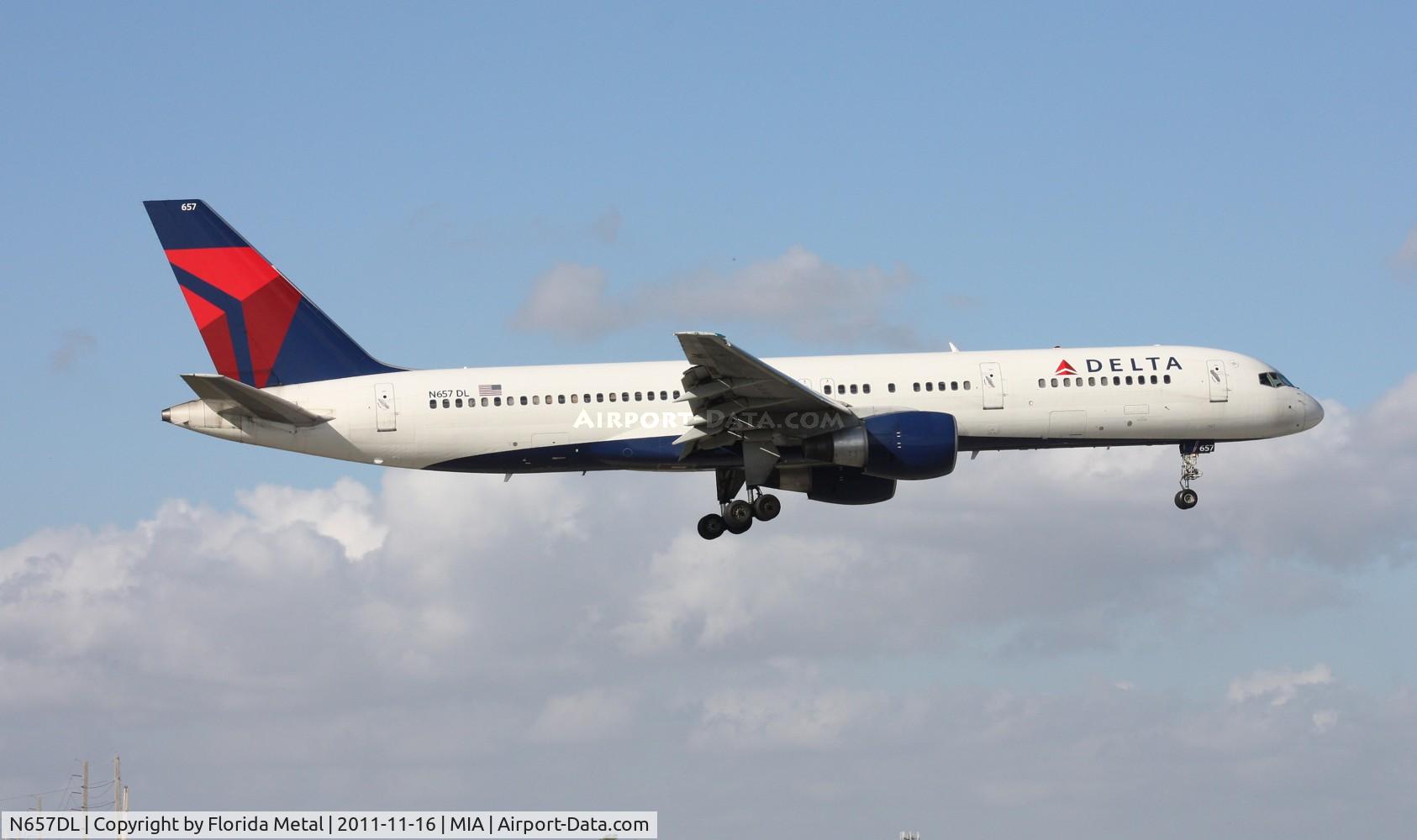 N657DL, 1990 Boeing 757-232 C/N 24419, Delta 757