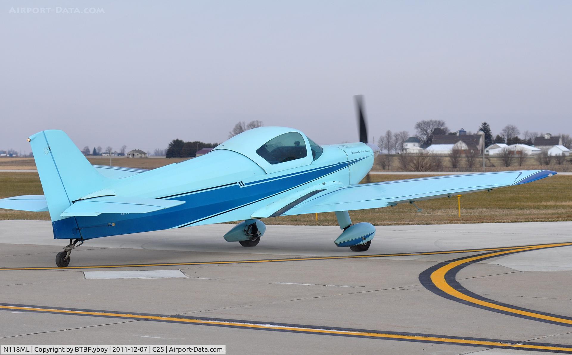 N118ML, 1987 Piel CP-605 Super Diamant C/N 5745-1, Taxiing out at Waverly, IA (C25) on it's way to Antique Airfield (IA27) near Blakesburg, IA