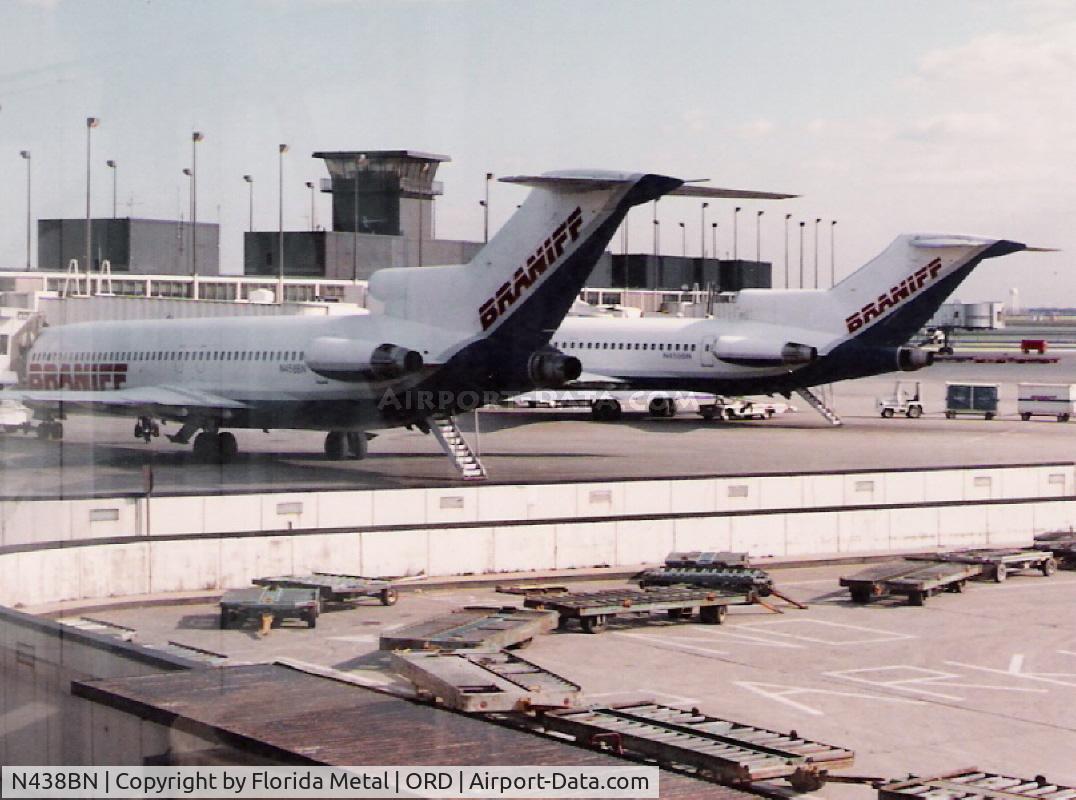 N438BN, 1975 Boeing 727-227 C/N 21045, Two Braniff 727s at ORD 1988