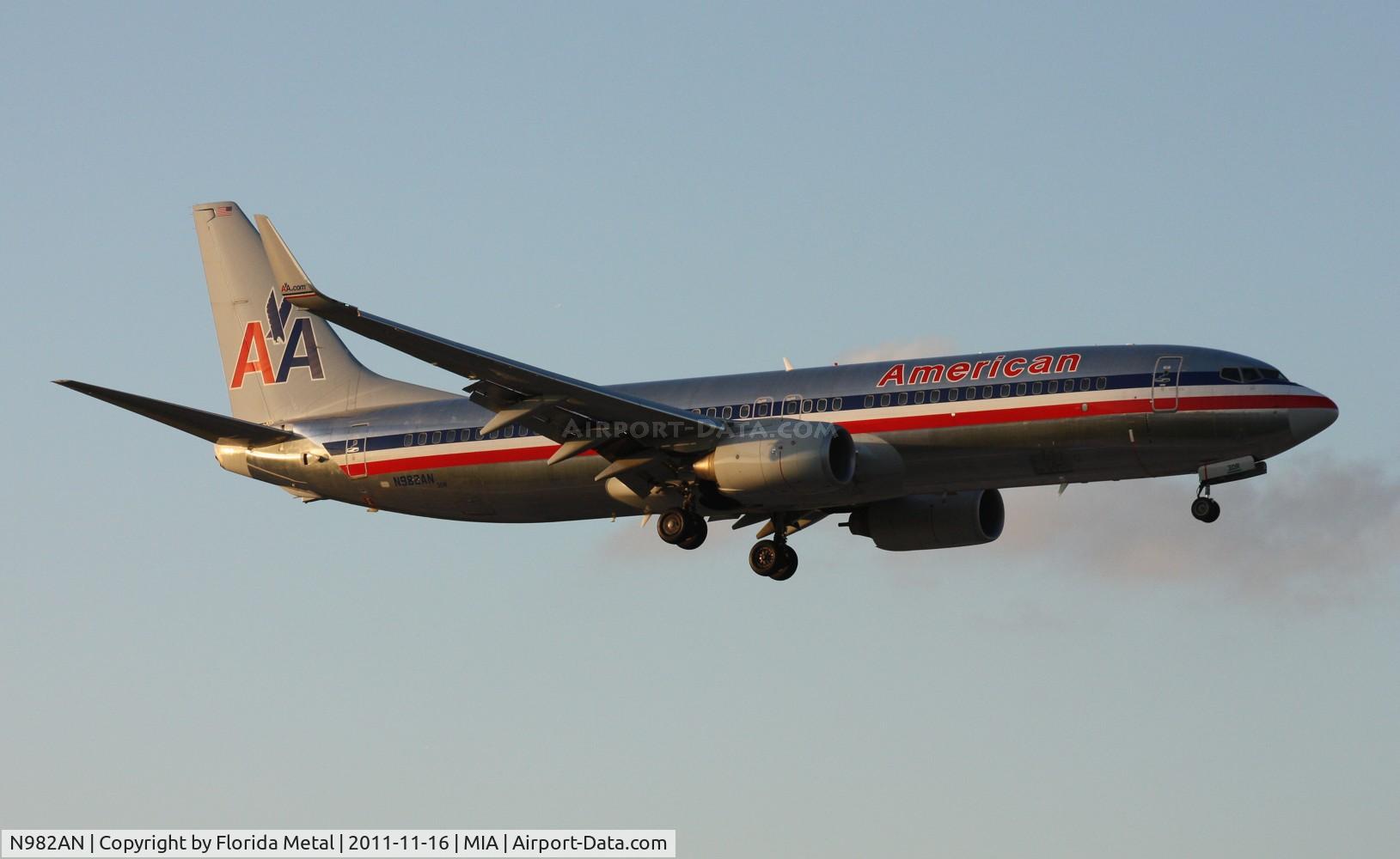 N982AN, 2009 Boeing 737-823 C/N 31067, American 737