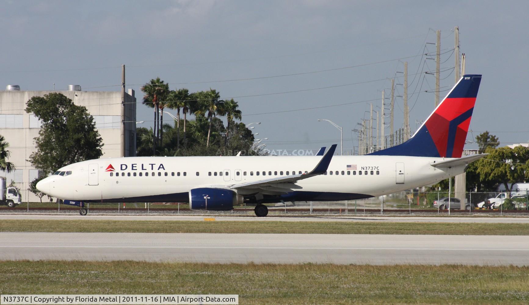 N3737C, 2000 Boeing 737-832 C/N 30799, Delta 737