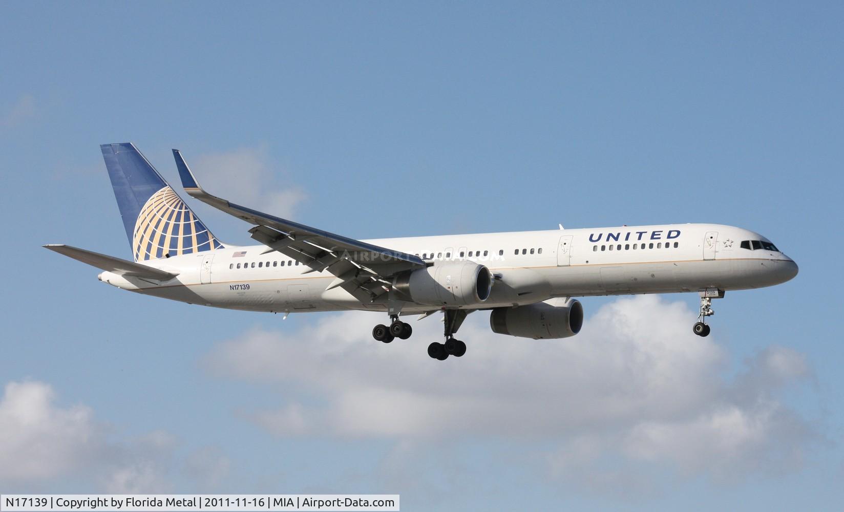 N17139, 2000 Boeing 757-224 C/N 30352, United 757