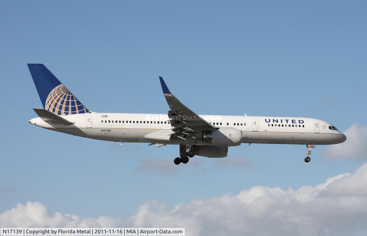N17139, 2000 Boeing 757-224 C/N 30352, United 757