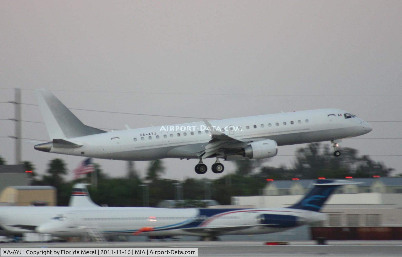 XA-AYJ, 2010 Embraer ERJ-190-100ECJ Lineage 1000 C/N 19000243, Mexican Lineage 1000 arriving at dark