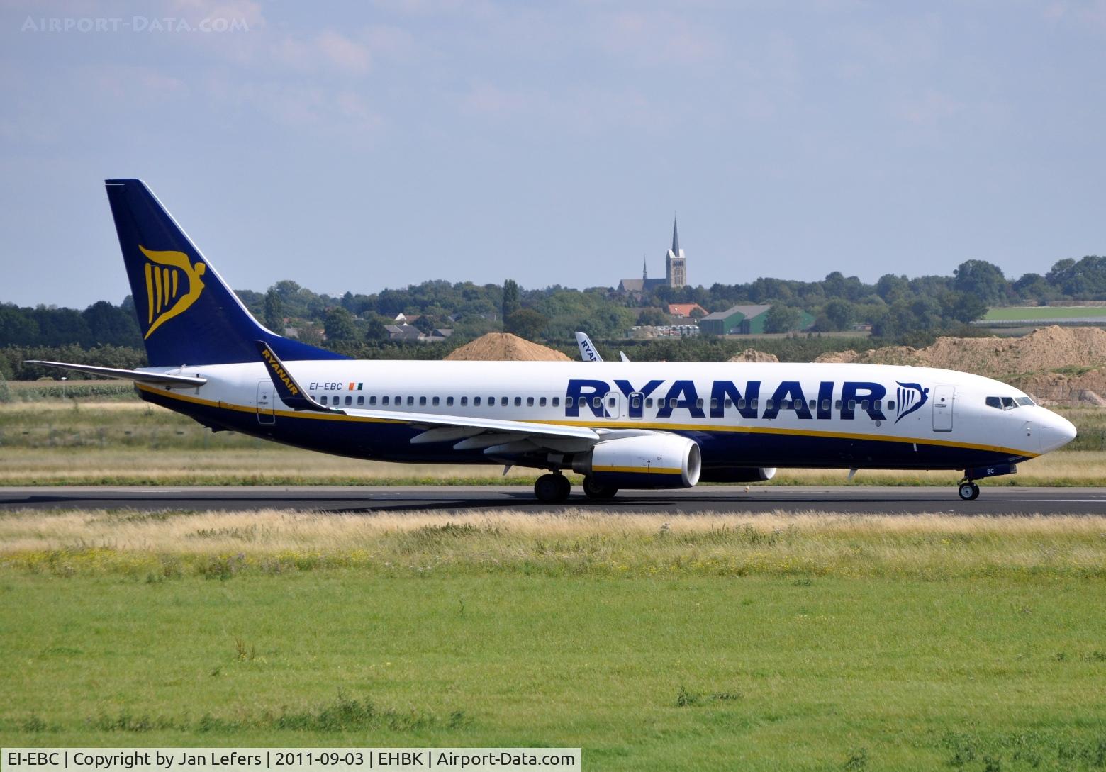 EI-EBC, 2009 Boeing 737-8AS C/N 37520, Take off