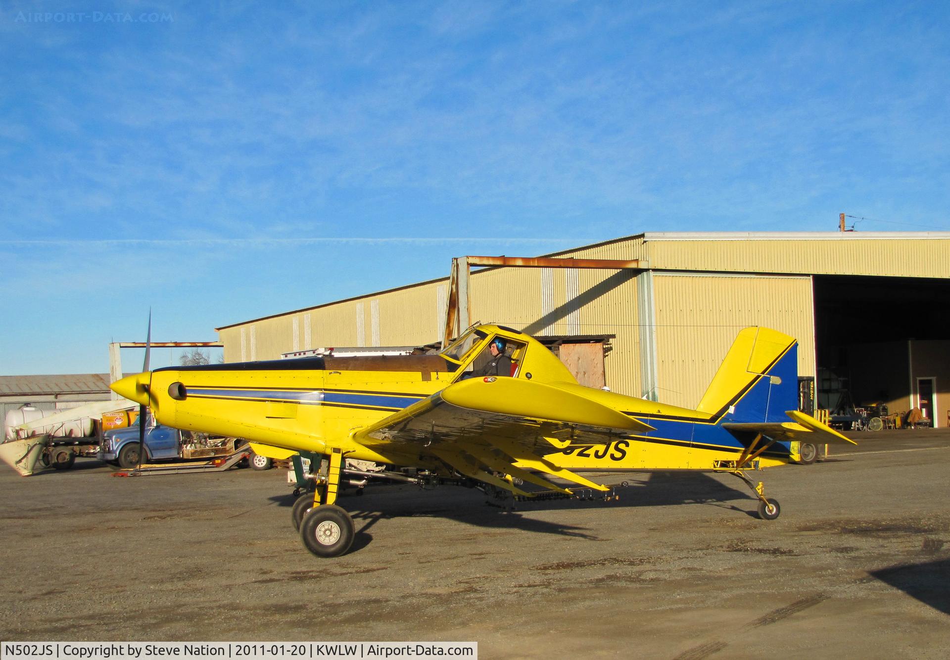 N502JS, 1994 Air Tractor Inc AT-502B C/N 502B-0248, Reg Michaud Aviation (Willows, CA) 1994 AT-502B rigged for spraying taxis to loading area @ Willows-Glenn County Airport