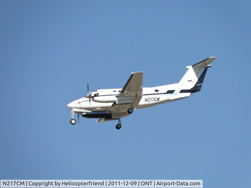 N217CM, 1980 Beech 200 C/N BB-621, On final for runway 26