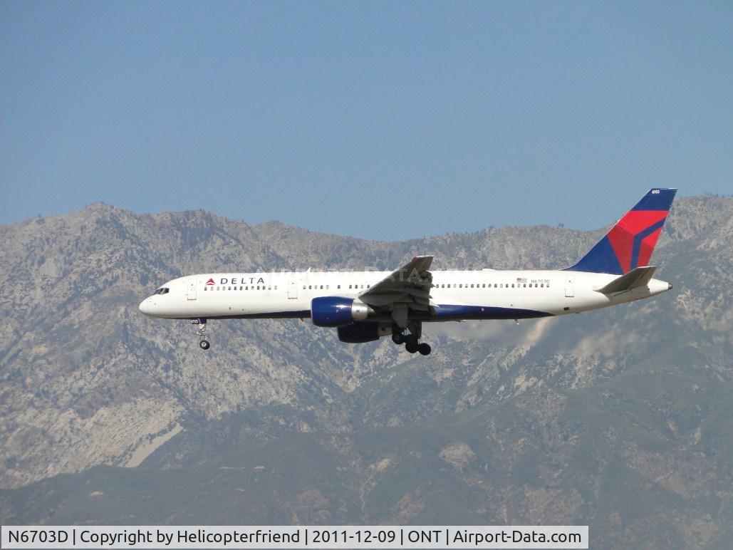 N6703D, 2000 Boeing 757-232 C/N 30234, On final for runway 26